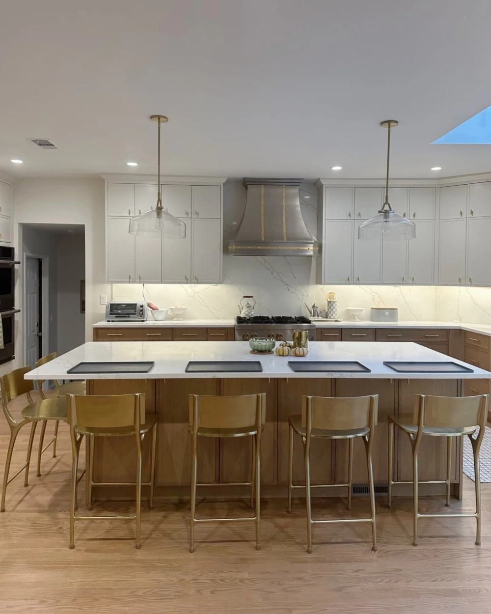 Sự tinh tế của mẫu tủ bếp đẹp màu trắng phong cách hàn quốc