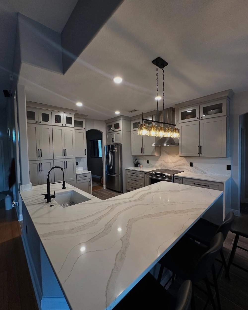 Phong cách tủ bếp đẹp đơn giản mà sang trọng cho biệt thự