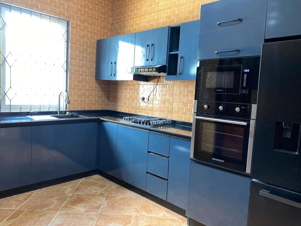 Thiết kế tủ bếp gỗ công nghiệp phủ melamine chống trầy xước