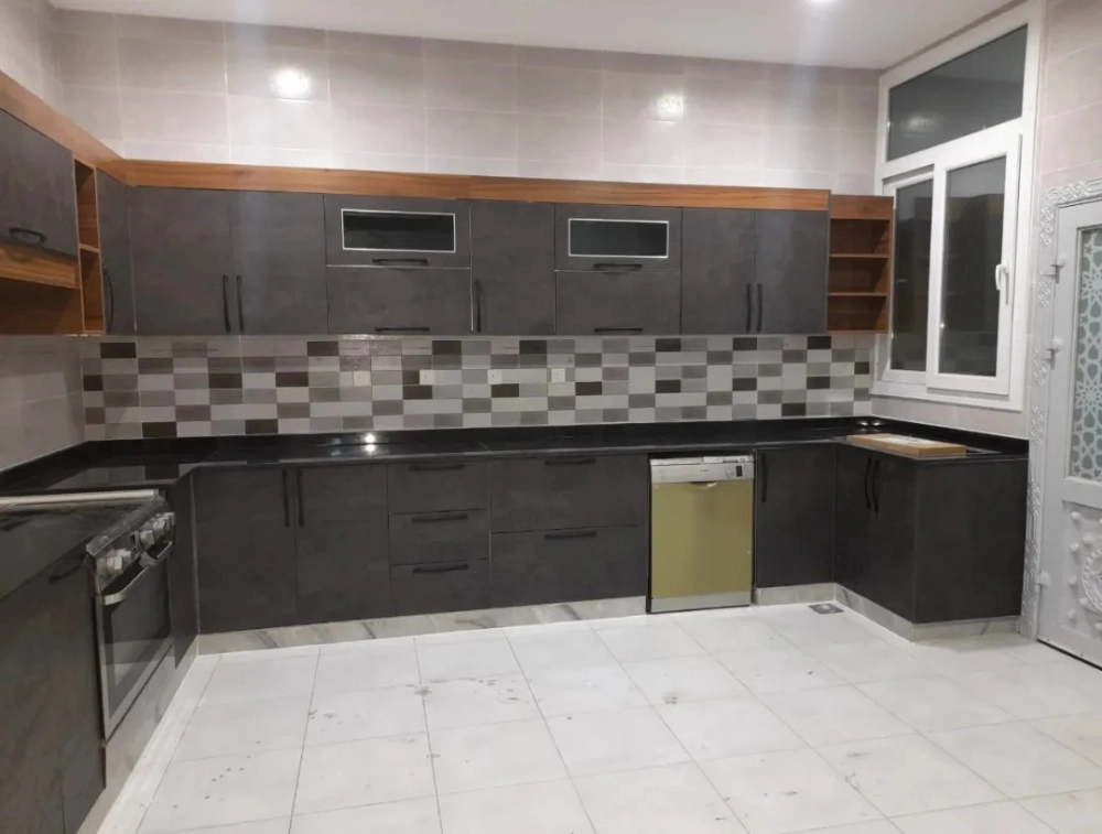 Mẫu tủ bếp gỗ công nghiệp mdf lõi xanh phủ melamine hiện đại