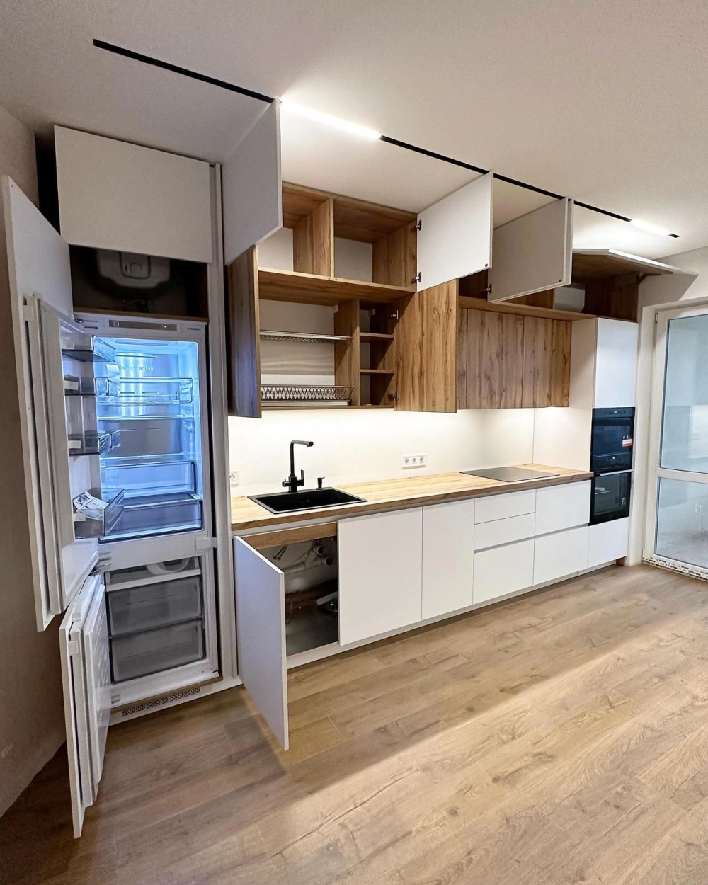 Mẫu tủ bếp nhựa ecoplast bền đẹp với tông màu pastel nhẹ nhàng