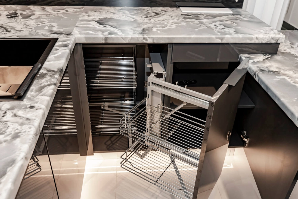 Mẫu tủ bếp thông minh kết hợp bàn ăn gấp gọn tiện lợi