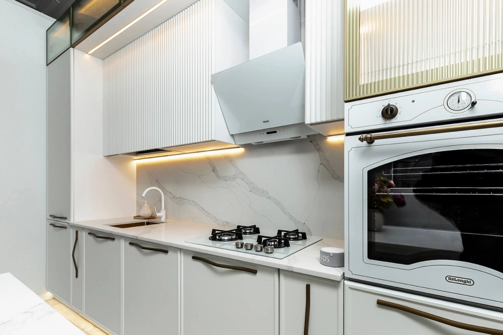 Tủ bếp thông minh hiện đại tông màu xám ghi sang trọng