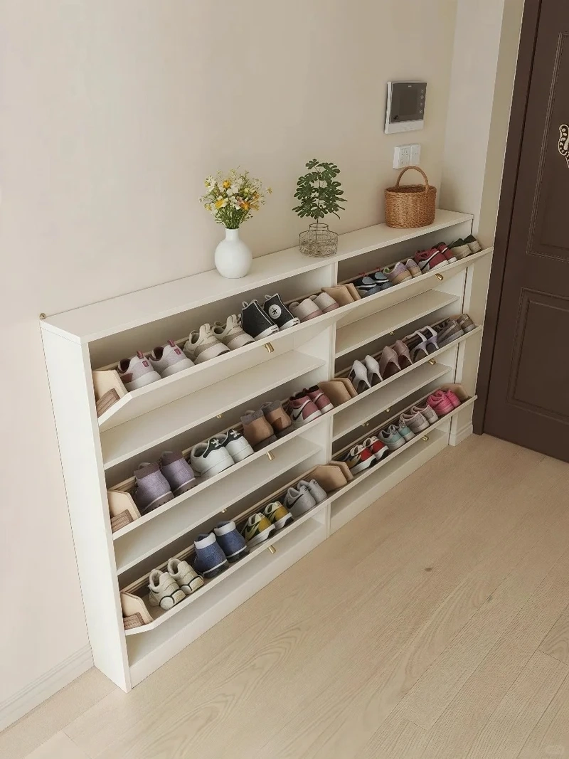 Phong cách năng động cùng tủ giày hiện đại