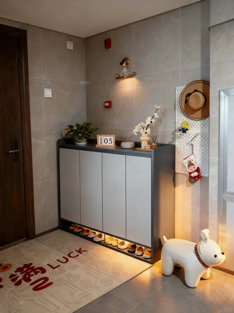 Tạo điểm nhấn đẹp với tủ giày kết hợp trang trí