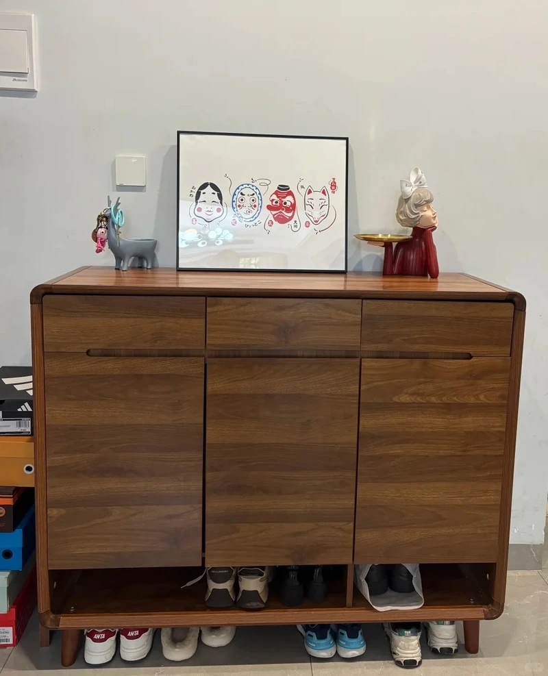 Nhẹ nhàng và hài hòa nhờ tủ giày gam màu trung tính