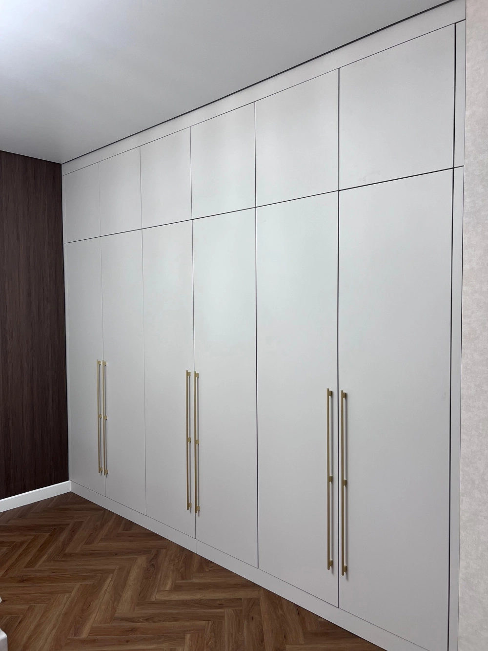 Cách xử lý và sửa tủ âm tường bị ẩm mốc hiệu quả