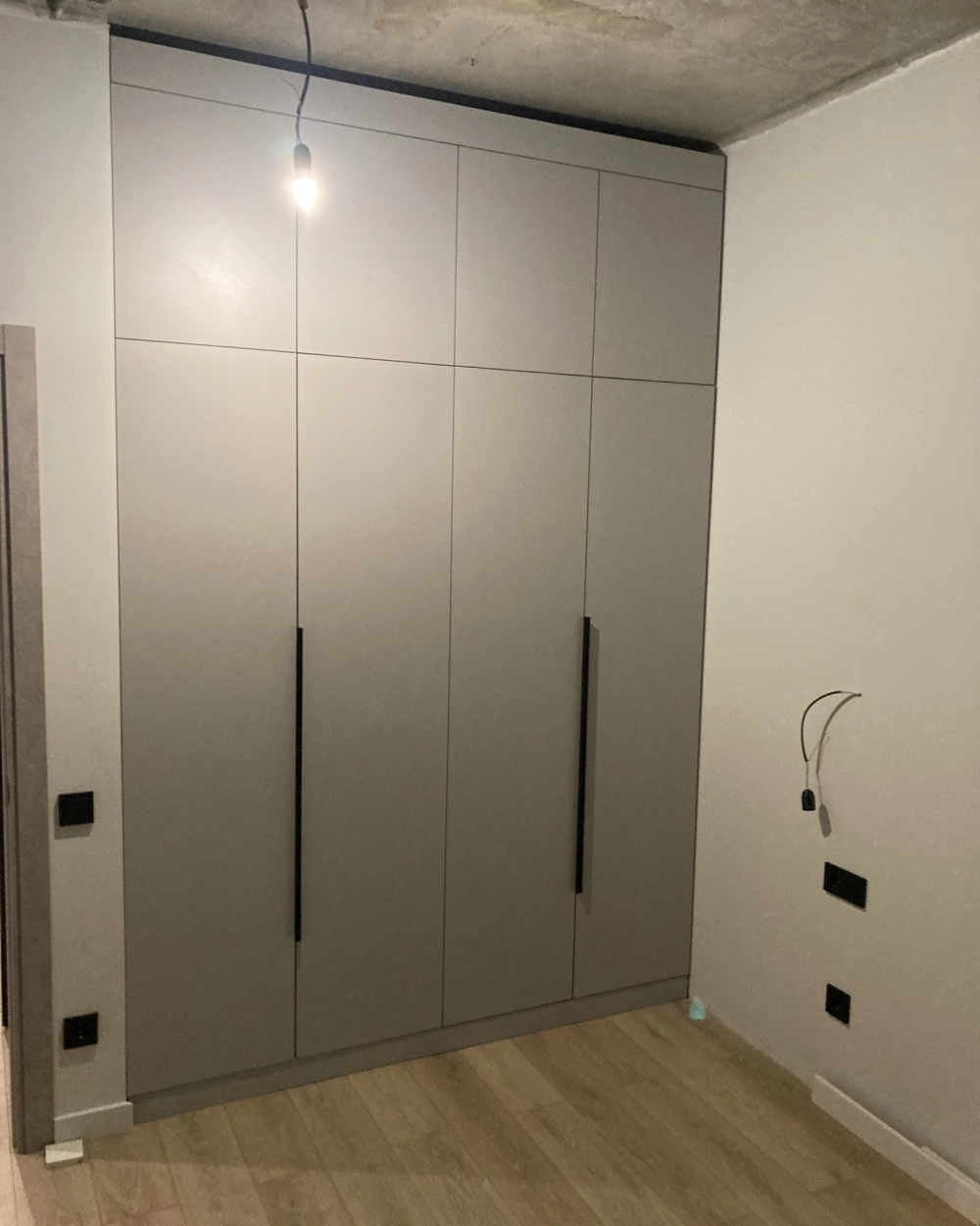 Giải pháp tủ âm tường thạch cao che khuyết điểm cột nhà