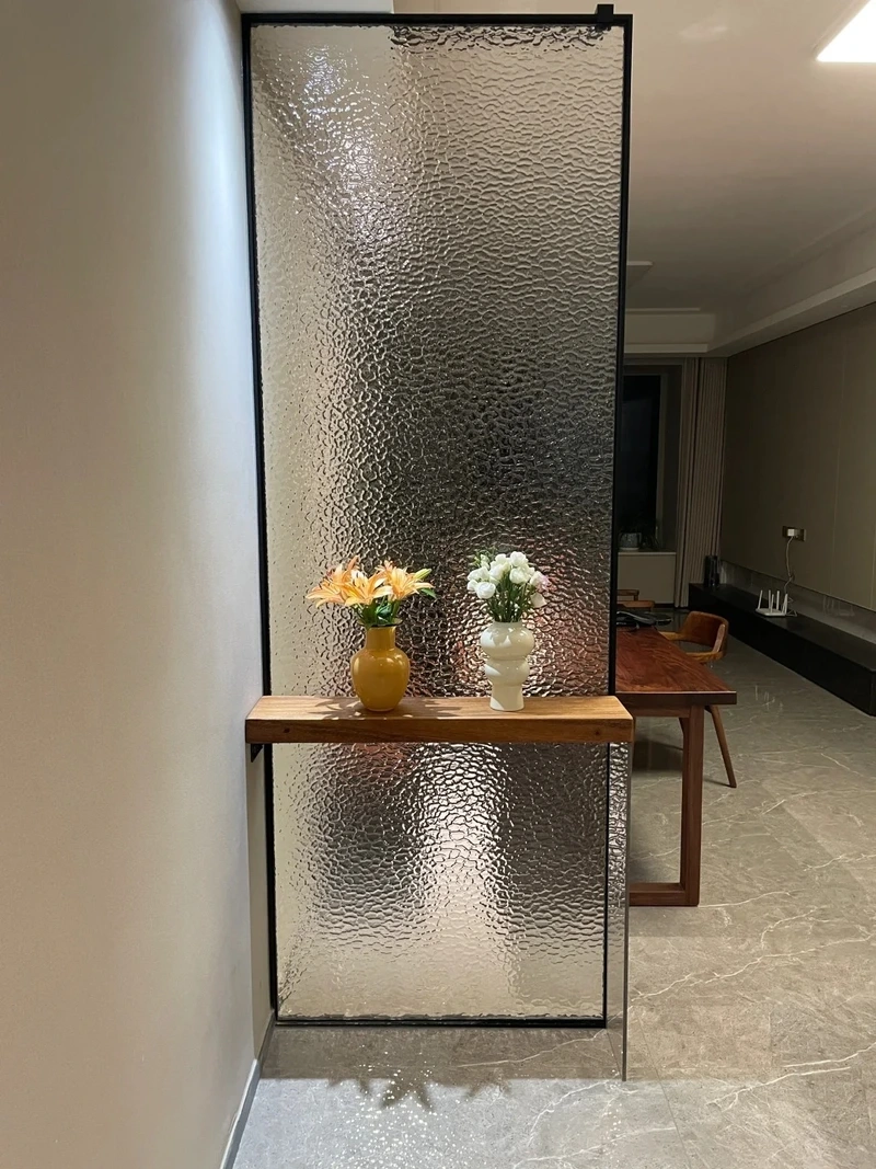 Tạo điểm nhấn nghệ thuật với vách ngăn phòng khách trang trí