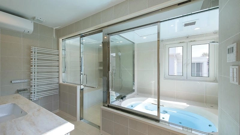 Vách tắm kính giá tốt phù hợp nhiều ngân sách