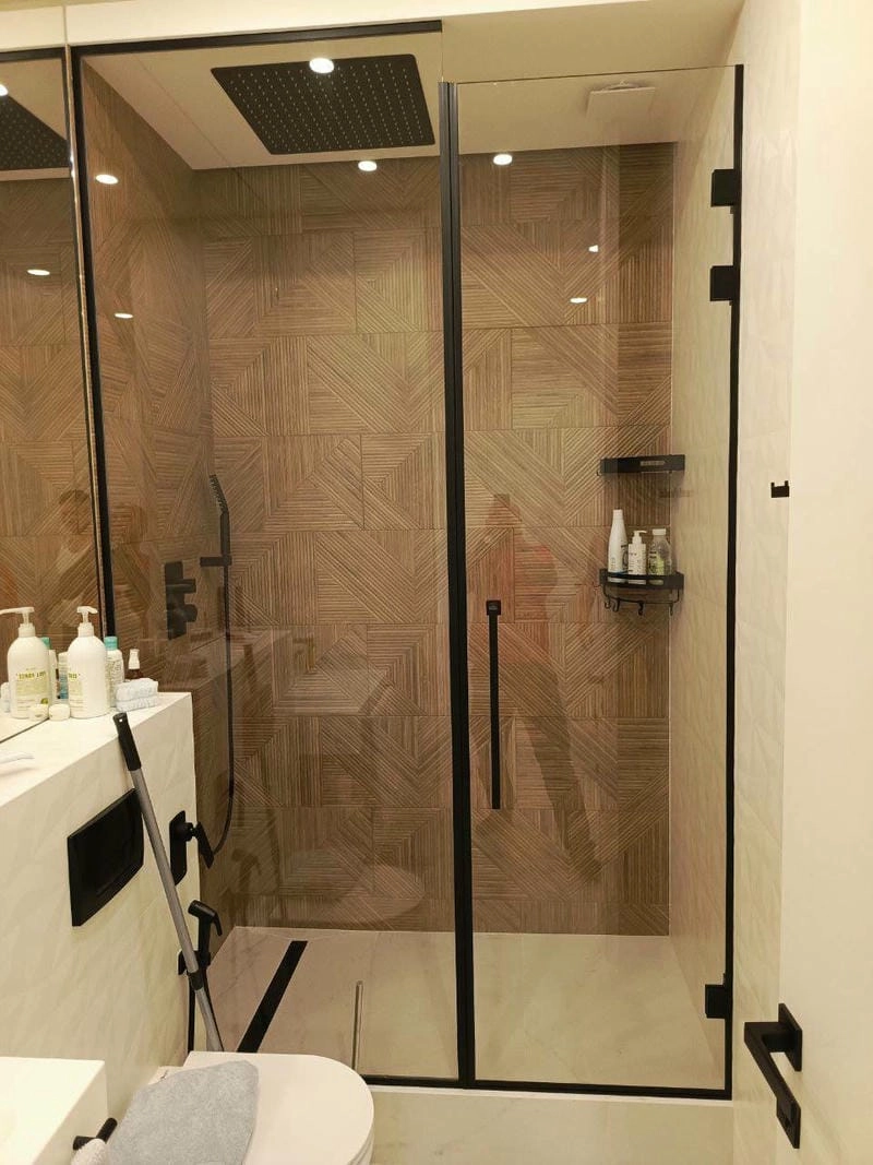 Vách tắm kính ưa chuộng trong căn hộ chung cư