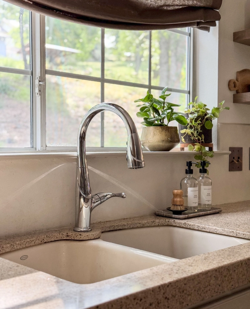 Tính năng vòi rửa bát xoay 360 độ linh hoạt