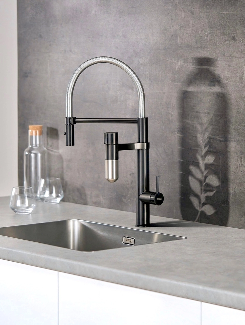 Mẫu vòi rửa bát cần mềm uốn dẻo tiện lợi