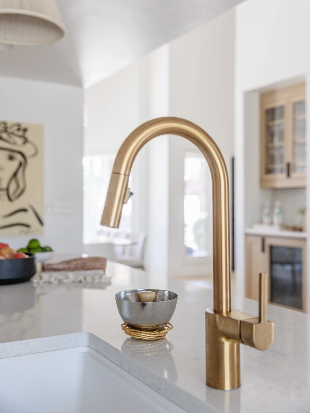 Vòi rửa bát Konox với đường nét sắc sảo