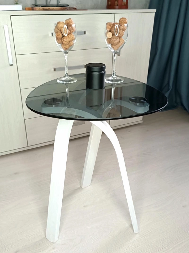 Bàn trà mặt kính phù hợp không gian nhỏ hẹp