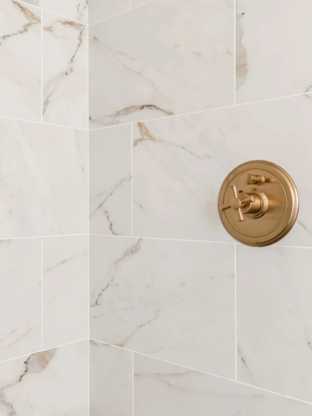 Đá trắng vân mây ốp bếp tự nhiên mang vẻ đẹp sang trọng độc bản