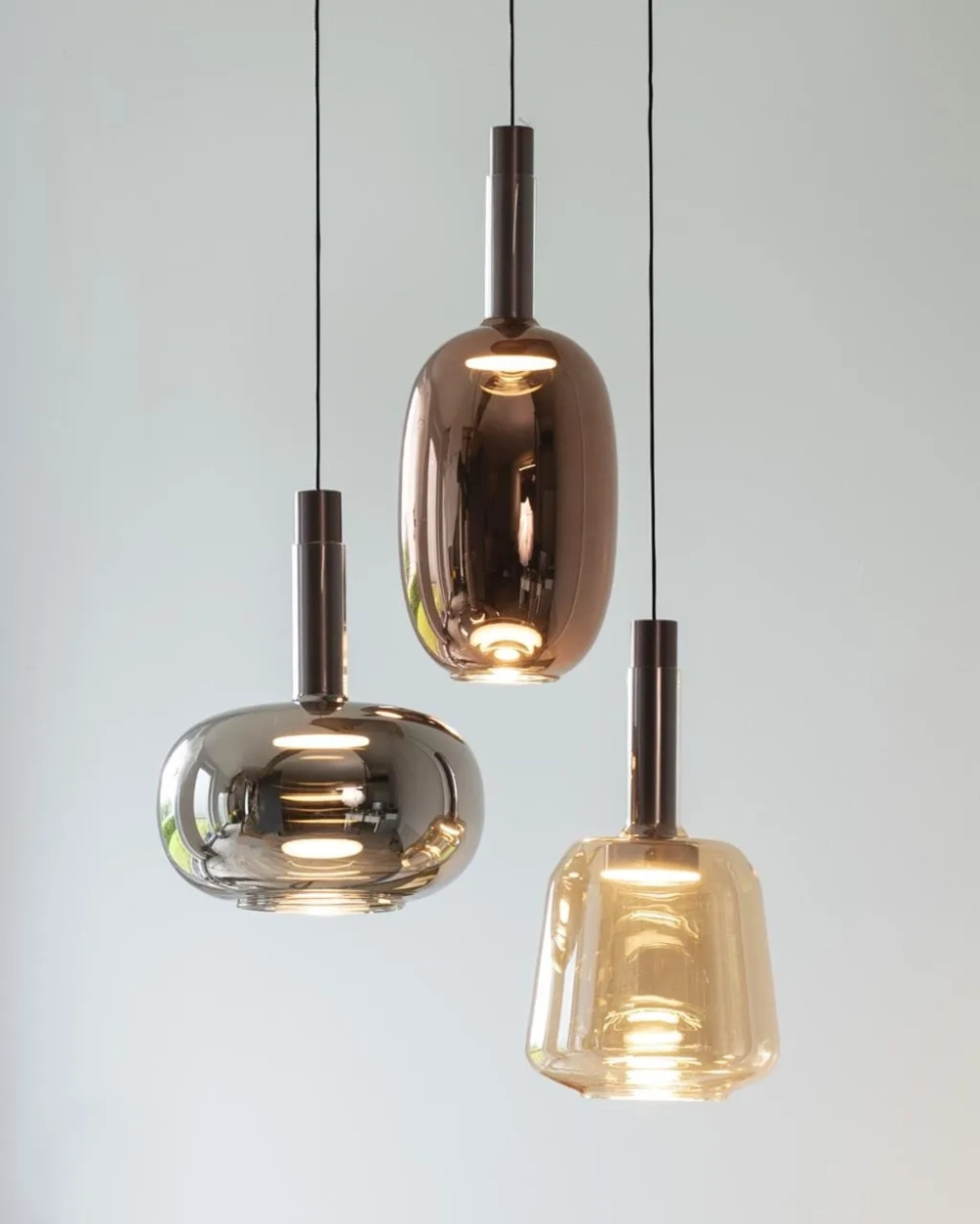 Đèn thả thanh ngang cho căn hộ phong cách tối giản