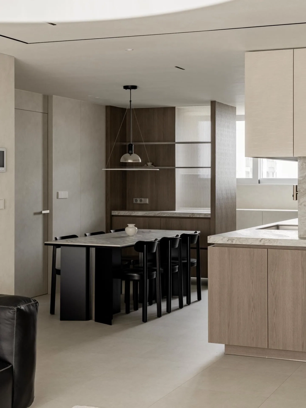 Mẫu đèn thả hình nón đơn giản phù hợp mọi diện tích