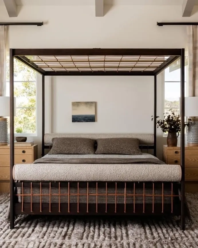 Giường ngủ bọc da có khung bốn trụ phong cách quý tộc