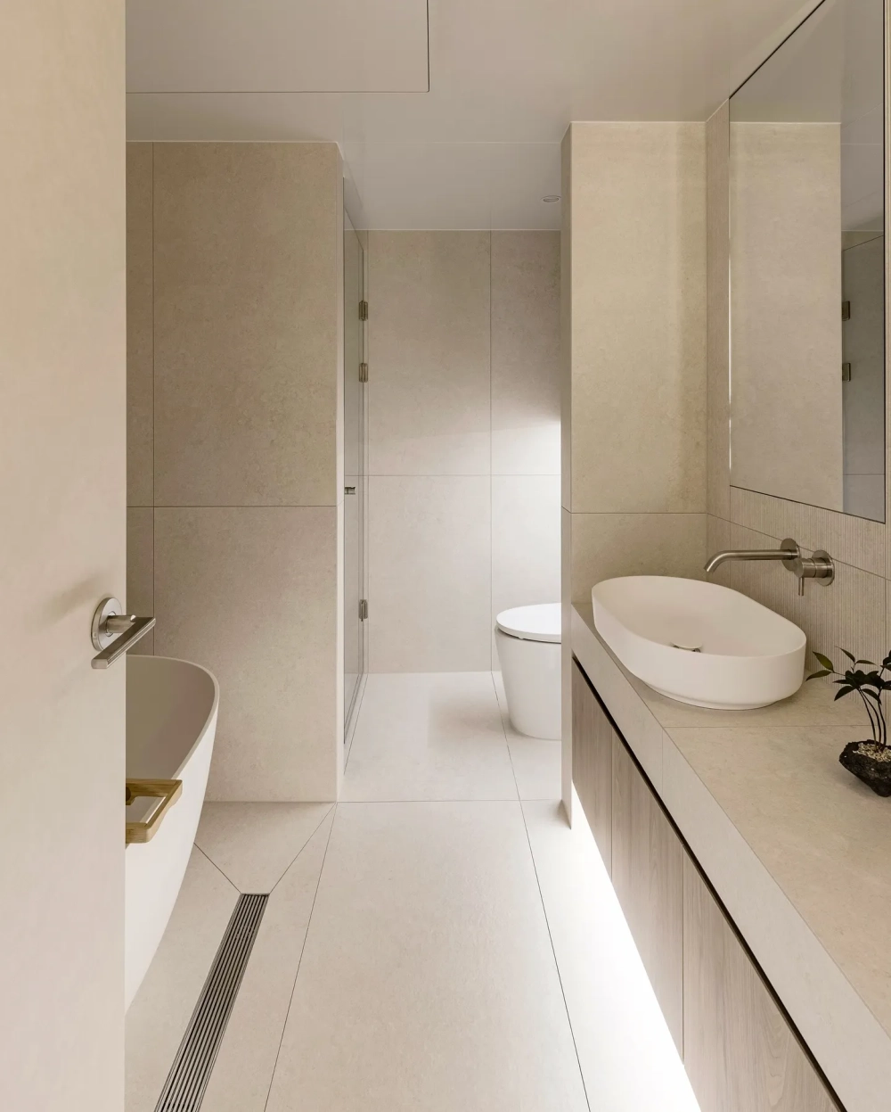 Lavabo đặt bàn bầu dục cùng vòi gắn tường phong cách tối giản