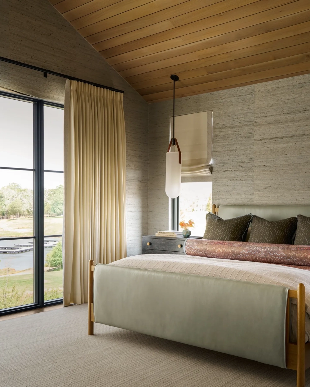 Mẫu phòng ngủ master đẹp có khu vực thay đồ riêng biệt