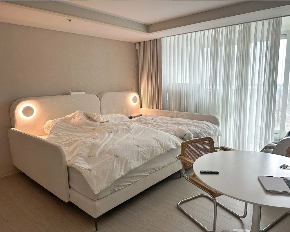 Trang trí phòng ngủ master với rèm treo 2 lớp