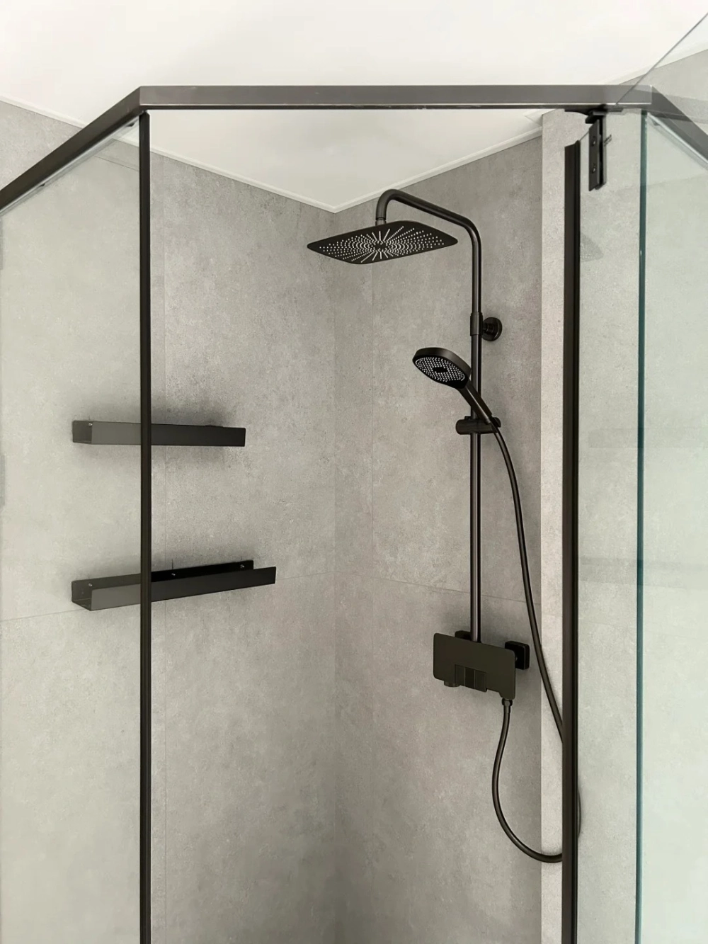 Phụ kiện nhà tắm inox 304 bộ sen cây đứng màu bạc sang trọng