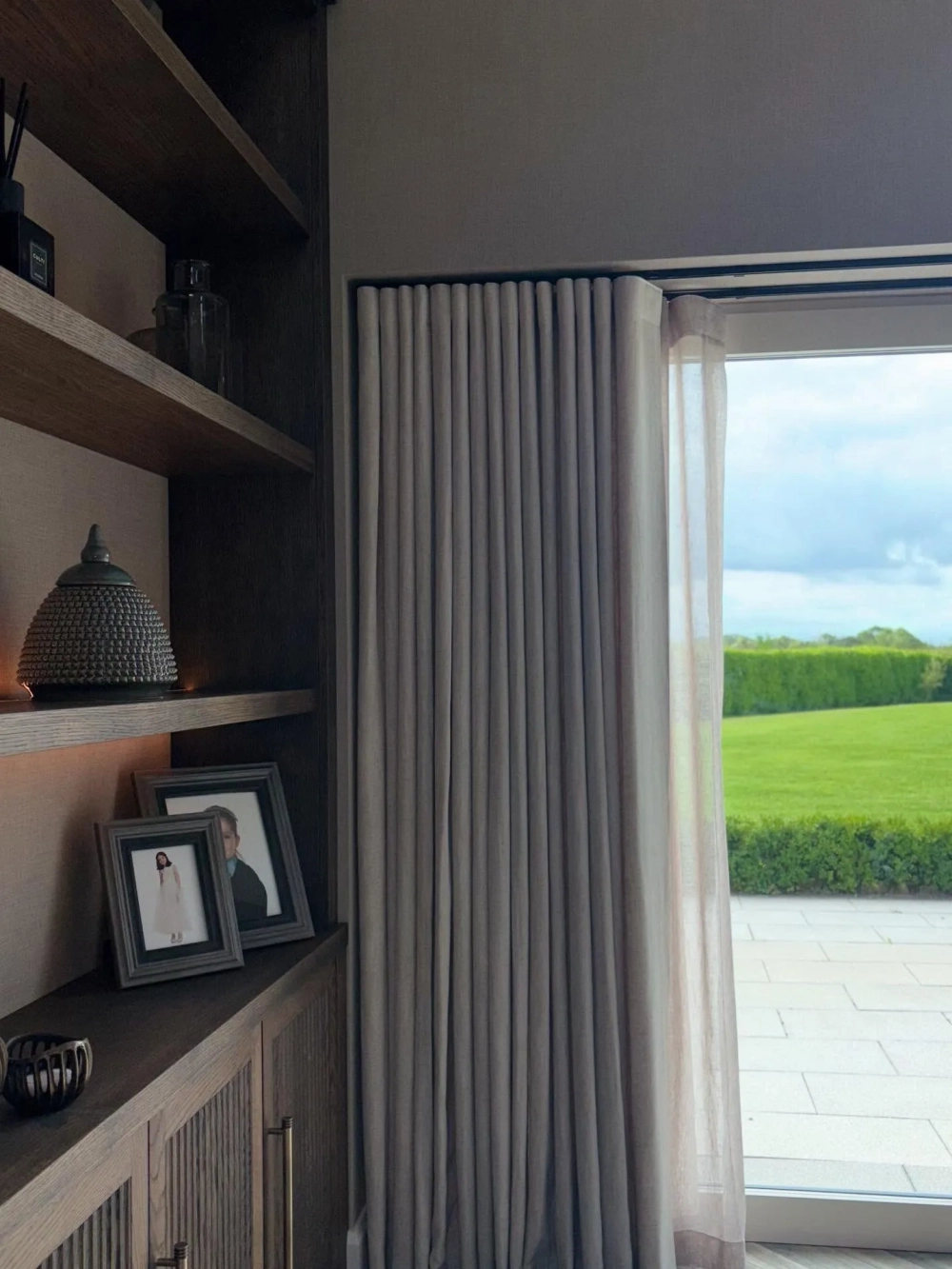 Rèm vải 2 lớp phong cách tân cổ điển với họa tiết chìm sang trọng