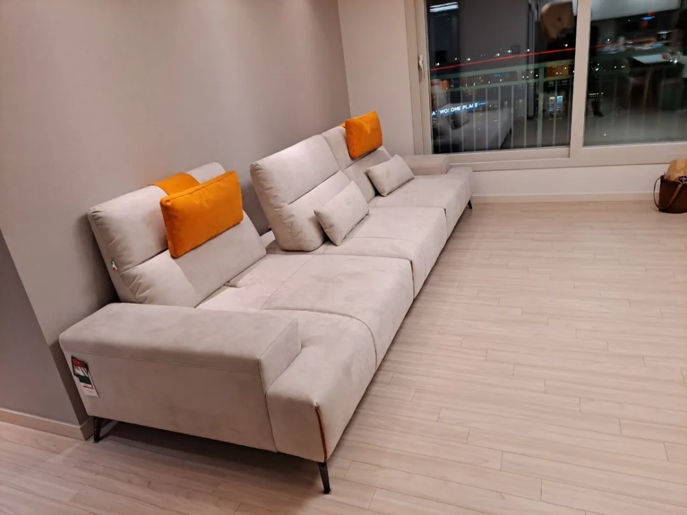 Cách sắp xếp sofa thông minh hài hòa với thảm và bàn trà