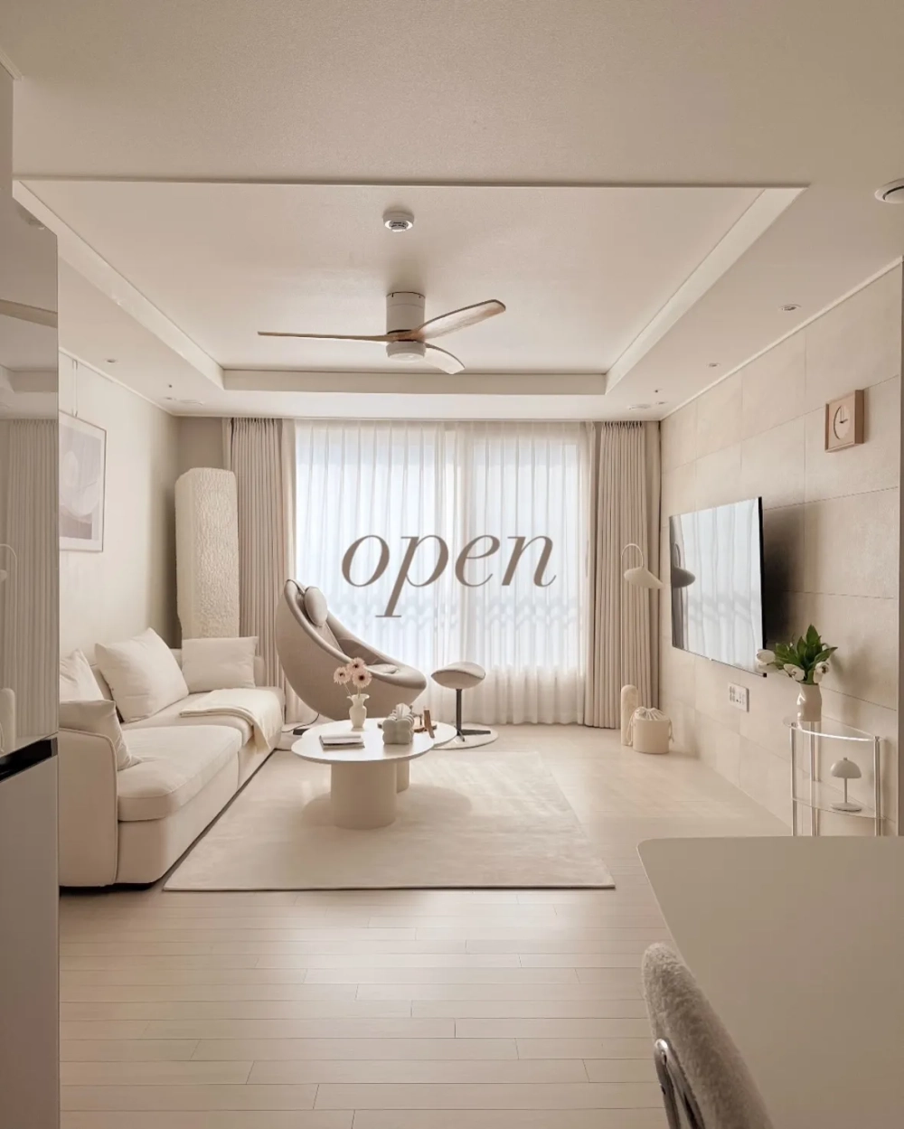 Mẫu thảm tròn trang trí dưới bàn trà sang trọng